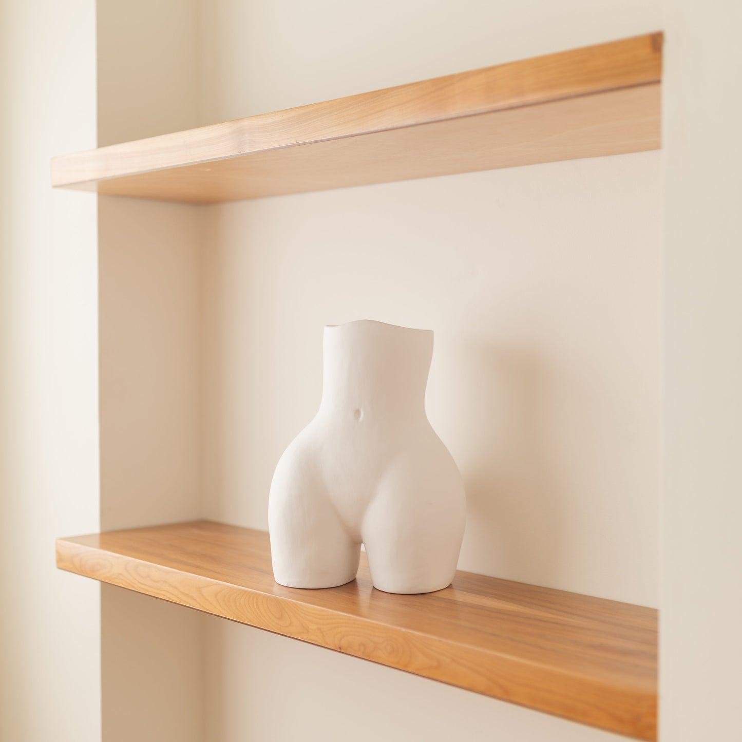 Vase sculptural Nude en céramique – Oito.Atelier – vue 3