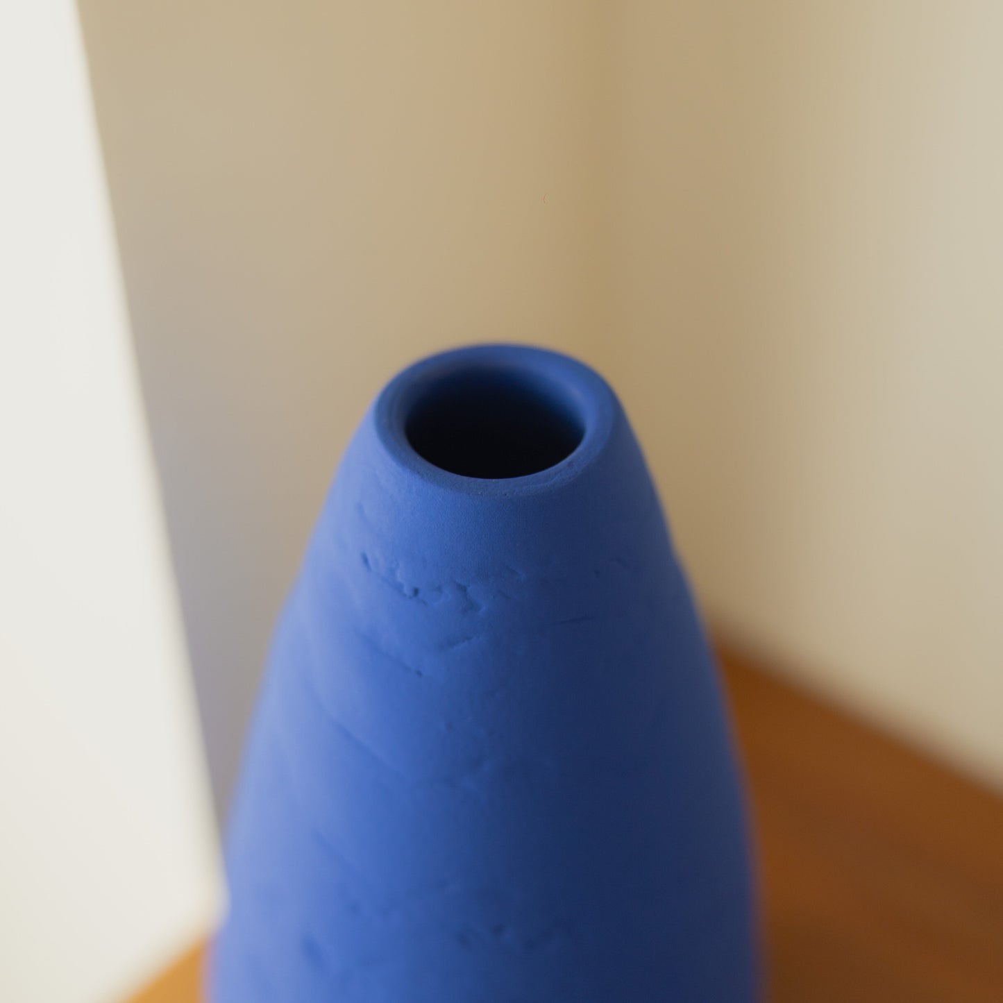 Vase décoratif Naxos en céramique – Oito.Atelier – vue 3
