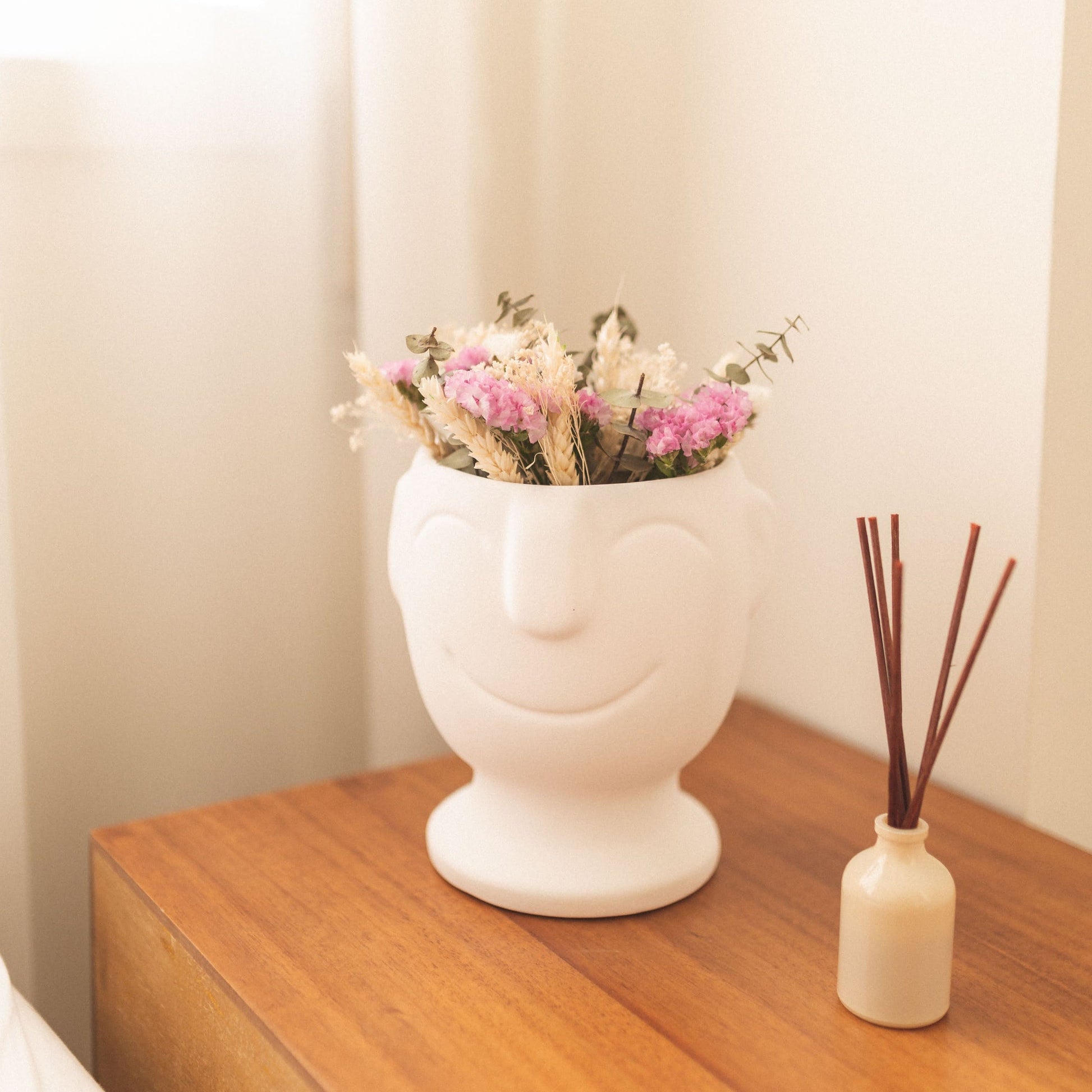 Vase visage souriant en céramique – Oito.Atelier – vue 3