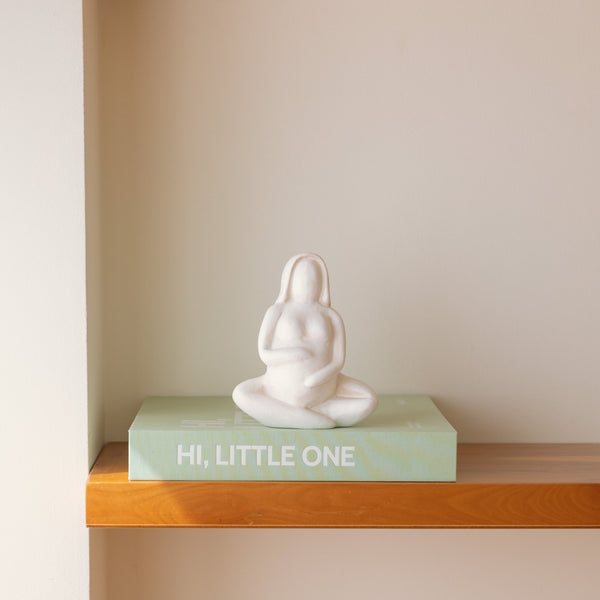 Vase sculptural Femme enceinte en céramique – Oito.Atelier