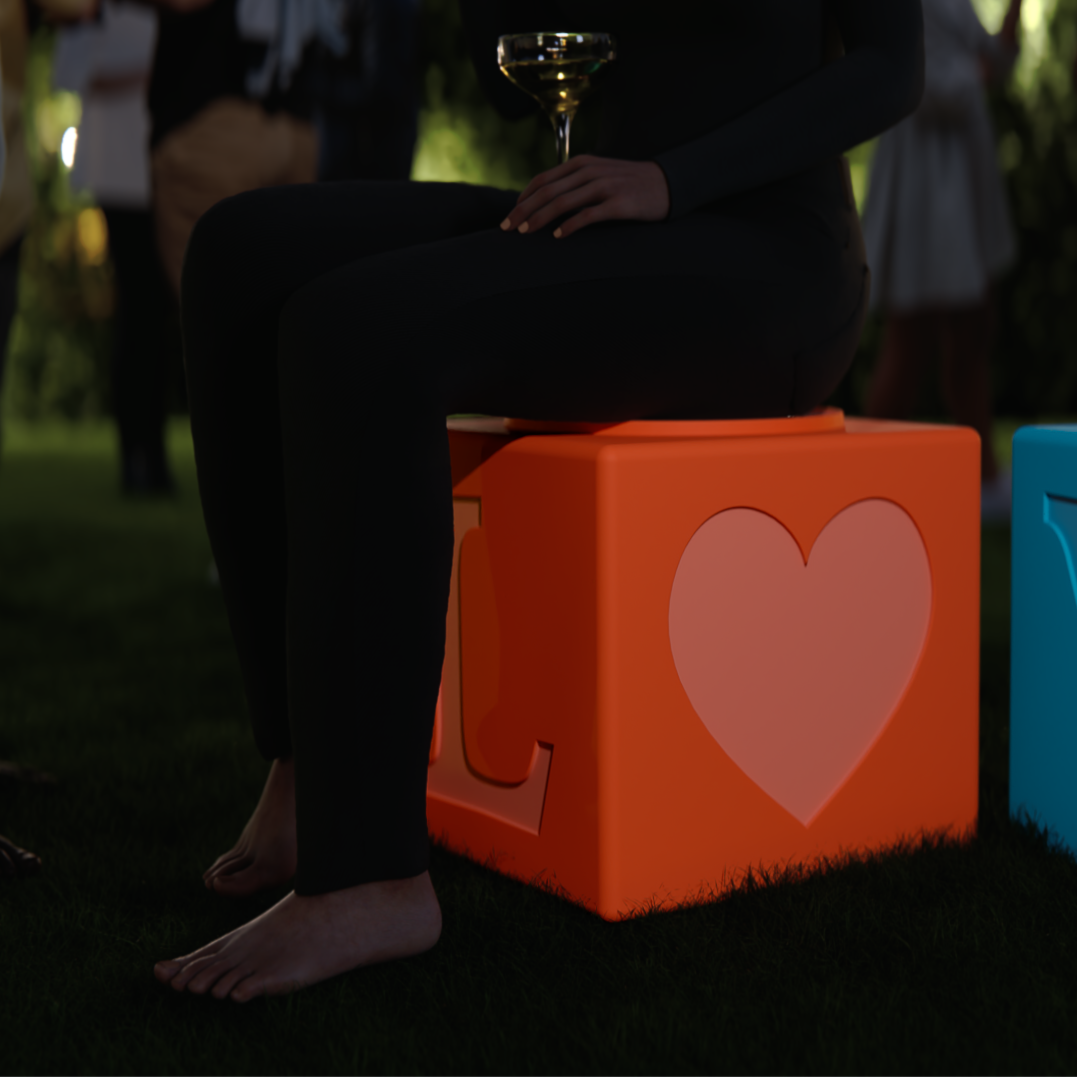LOVE TOTEM – stapelbare Sitzgelegenheiten/Tische – Set mit 4 Würfeln