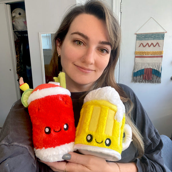 Peluche Boozy Buds Squishable – Bloody Mary Shot-Sized