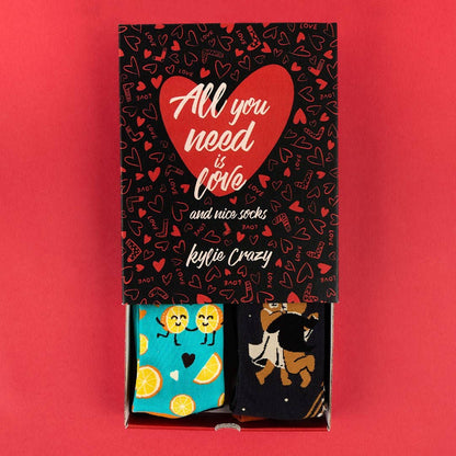 Gift Box 4 pairs of socks "All Your Need Is Love"