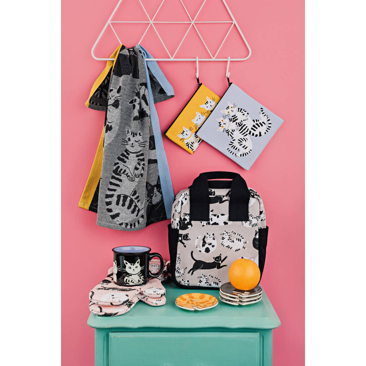 Jacquard tea towel with "Meow Forever" Cats