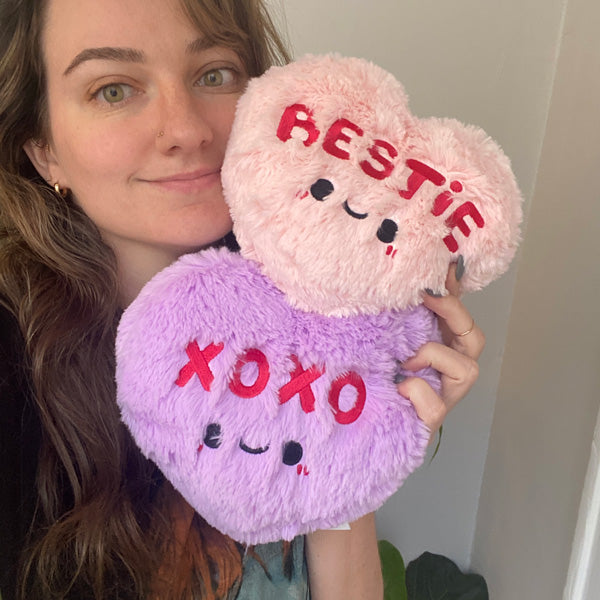 Peluche Snacker Squishable – Cœur XOXO
