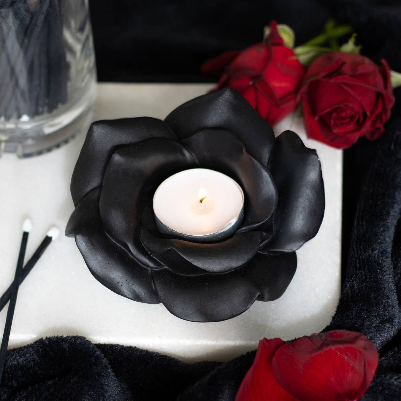Photophore en résine en forme de rose noire