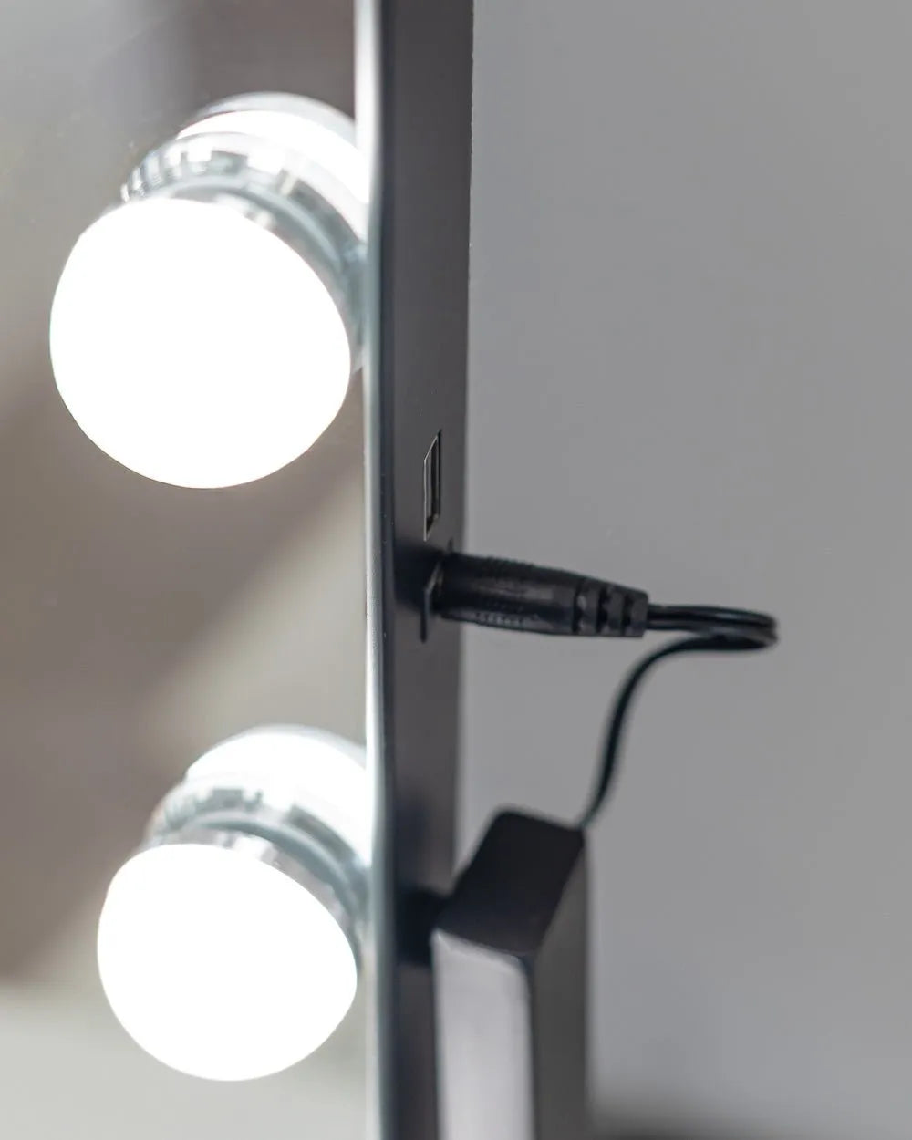 LED Makeup Mirror - BELLA