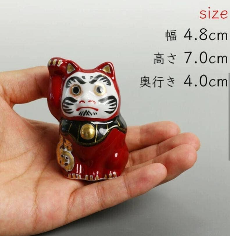 Statuetta in terracotta del gatto portafortuna Daruma