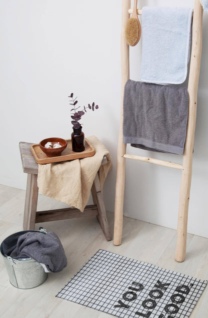 Non-slip bath mat "You look good."