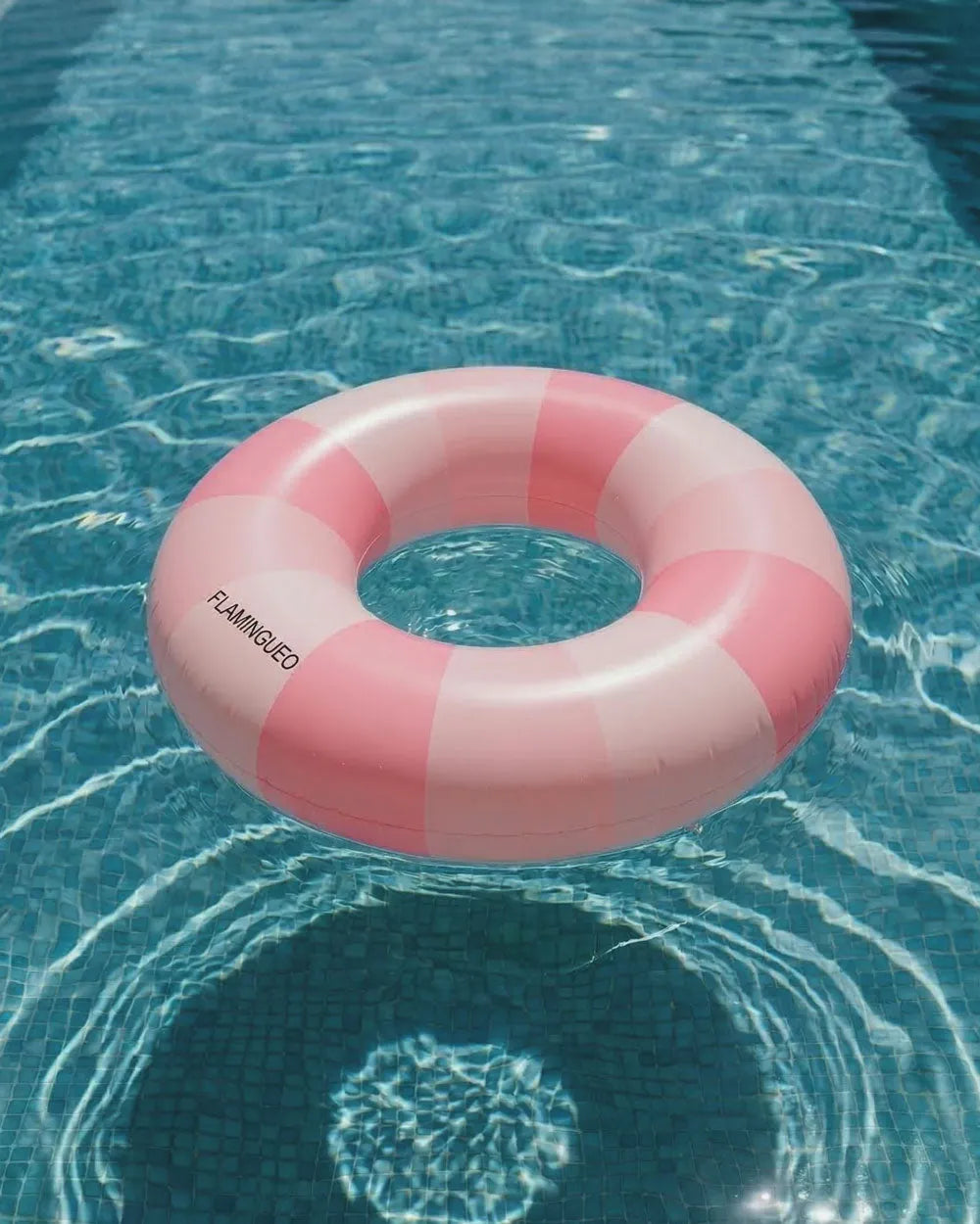 Donut pool float – CELIA