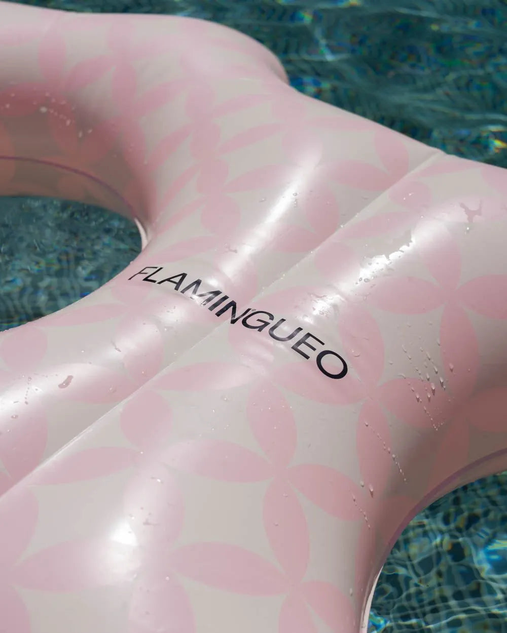Pink double donut float - CIAO