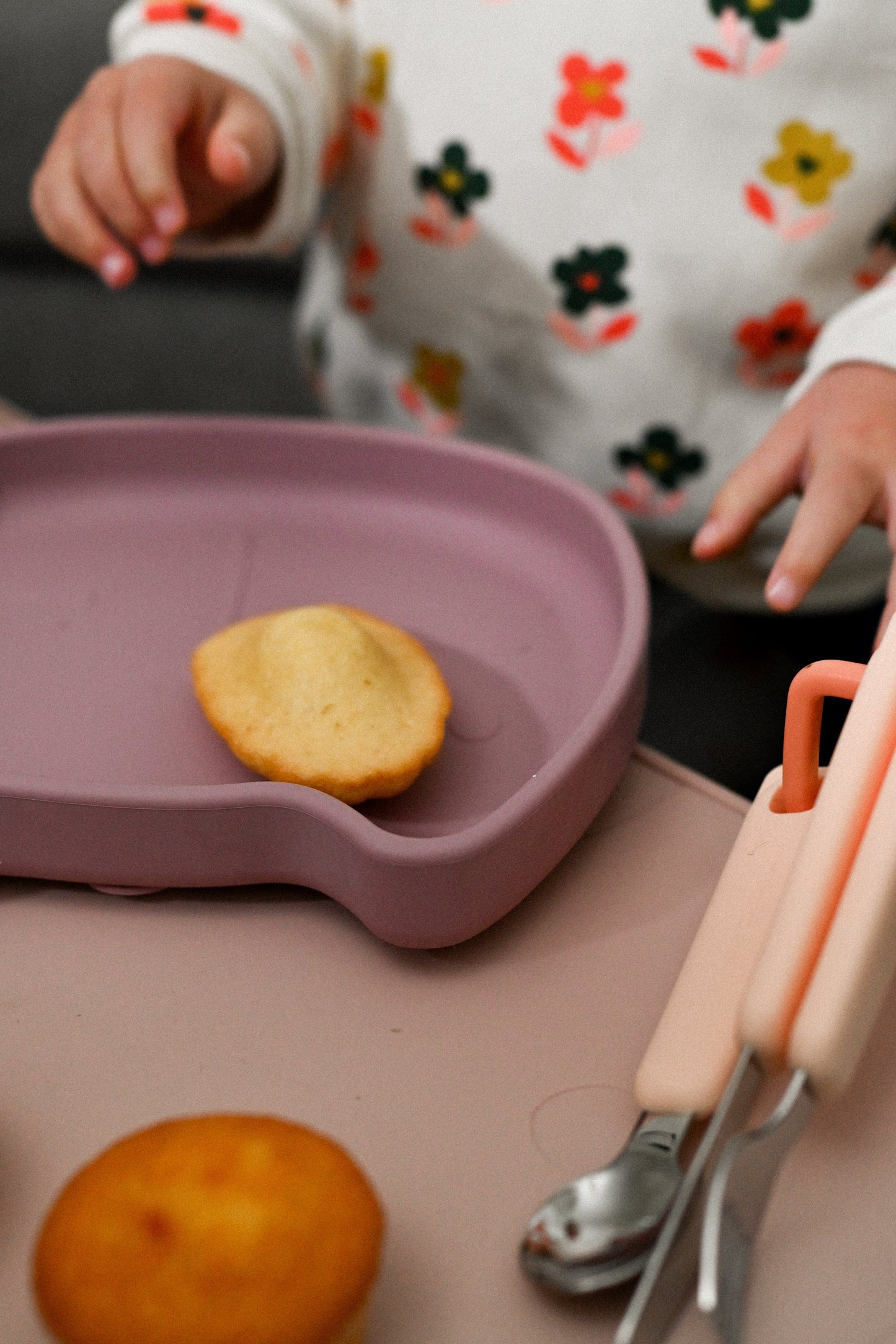 Housewife with Mandarin buckle
