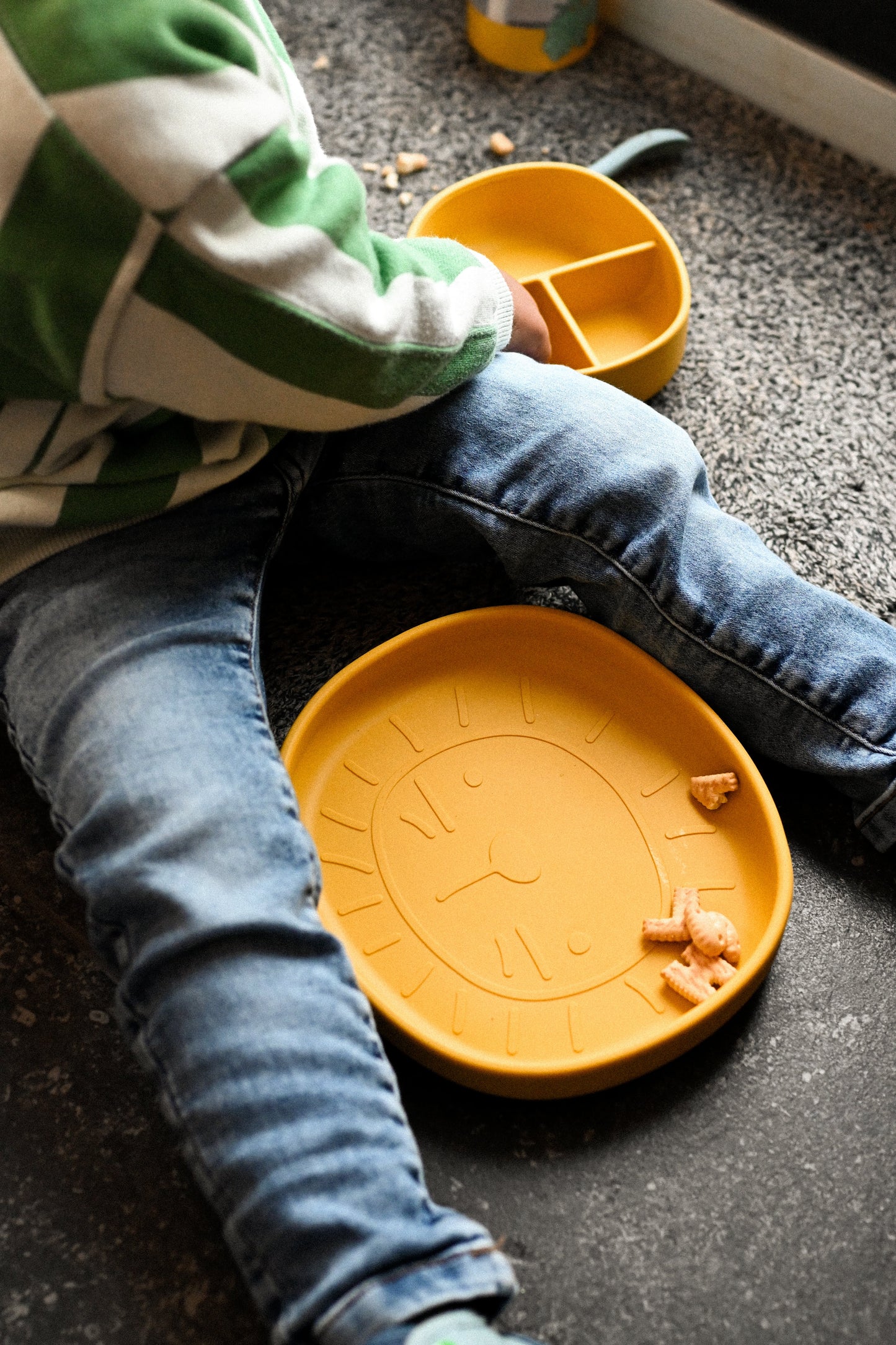 Kinderteller mit Saugfuß aus Silikon Alfie Mustard