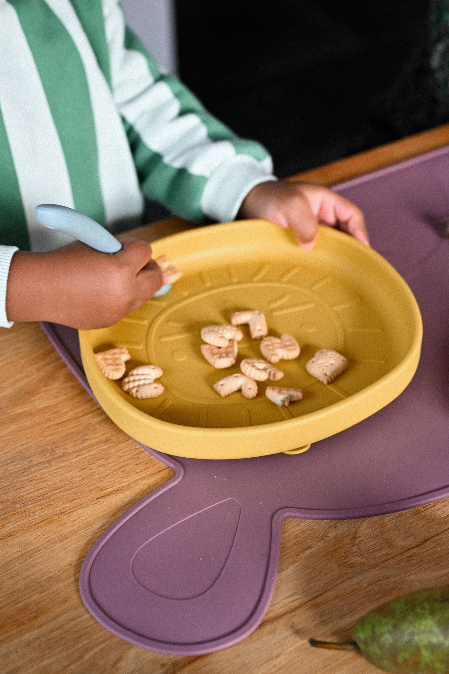 Kinderteller mit Saugfuß aus Silikon Alfie Sand