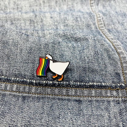 Pins Canard Drapeau LGBT