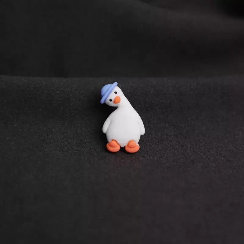 Pin's Canard Blanc Chapeau Bleu