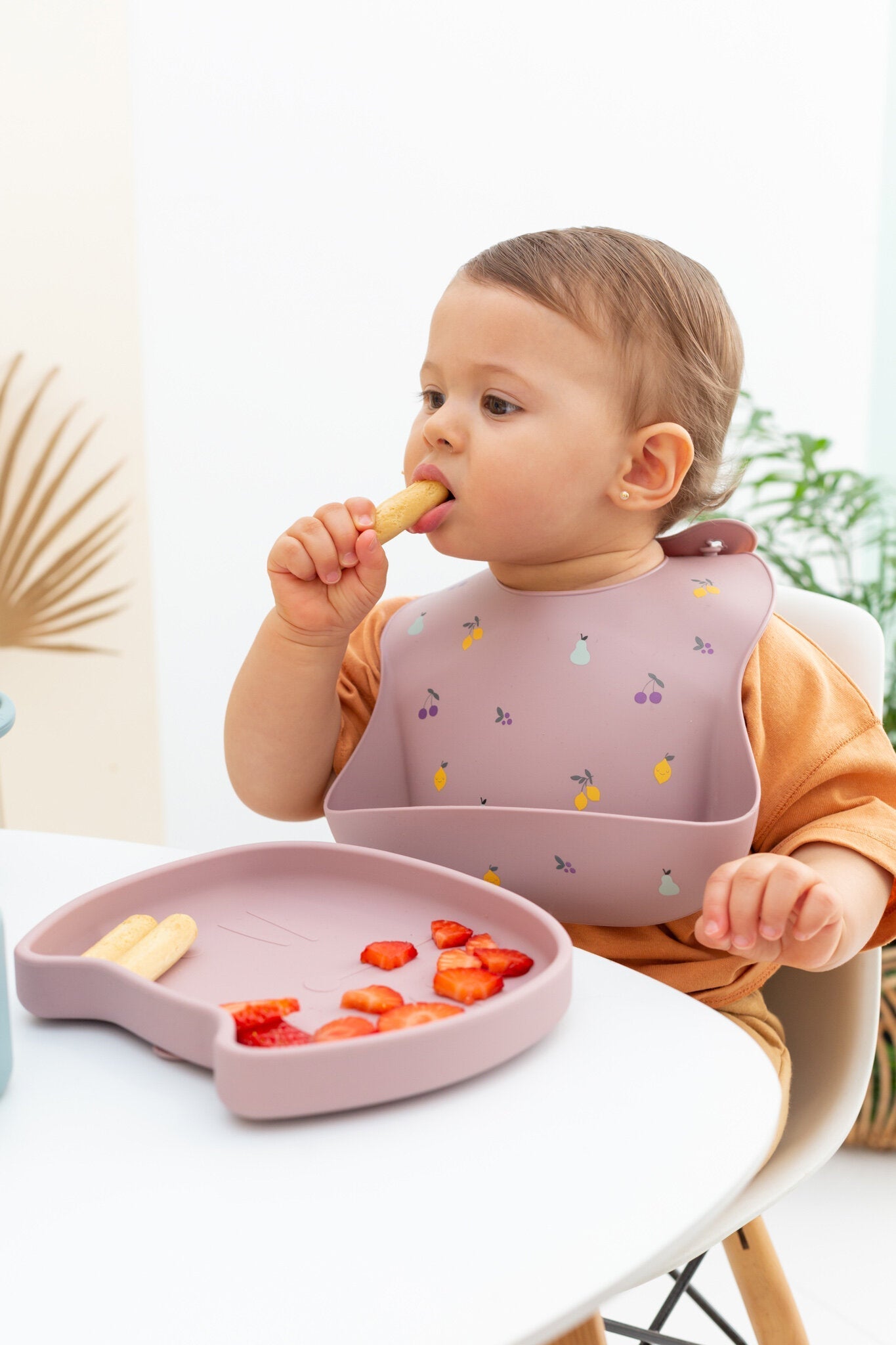 Kinderteller mit Saugfuß aus Silikon Pippa Dusty Mauve