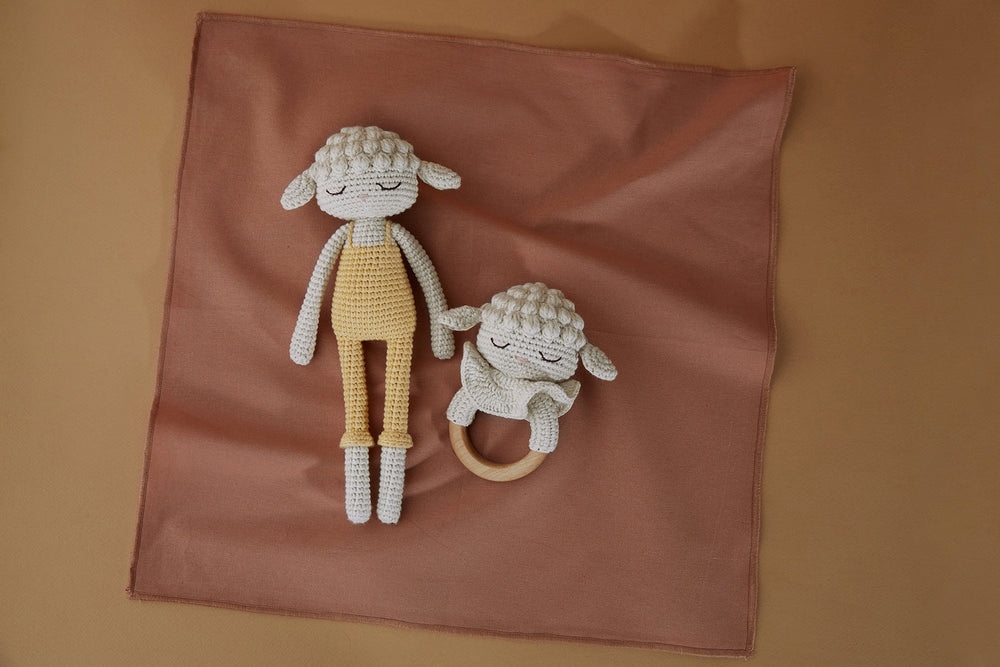 Doudou yellow lamb