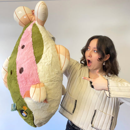 Peluche Mega Squishable – Truite Arc-en-Ciel