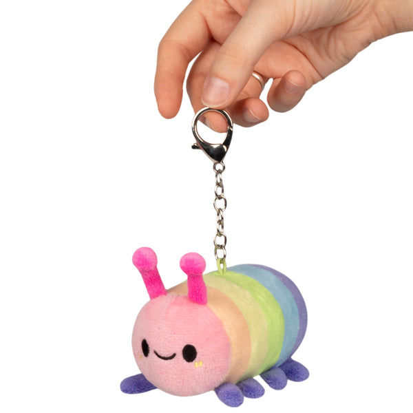 Peluche Micro Squishable – Chenille Arc-en-Ciel