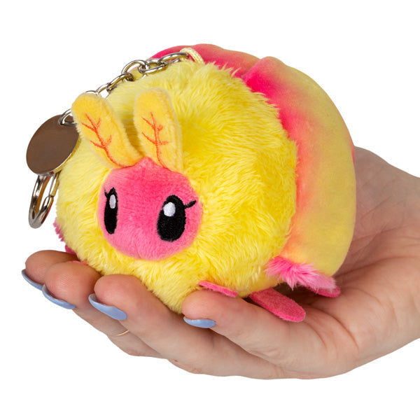 Peluche Micro Squishable – Papillon Rosé de l’Érable