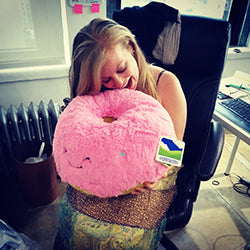 Peluche Squishable – Donut Rose