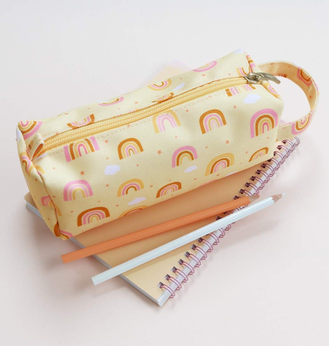 Trousse enfant - Arcs-en-ciel – vue 2 – A Little Lovely Company