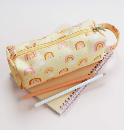 Trousse enfant - Arcs-en-ciel – vue 2 – A Little Lovely Company