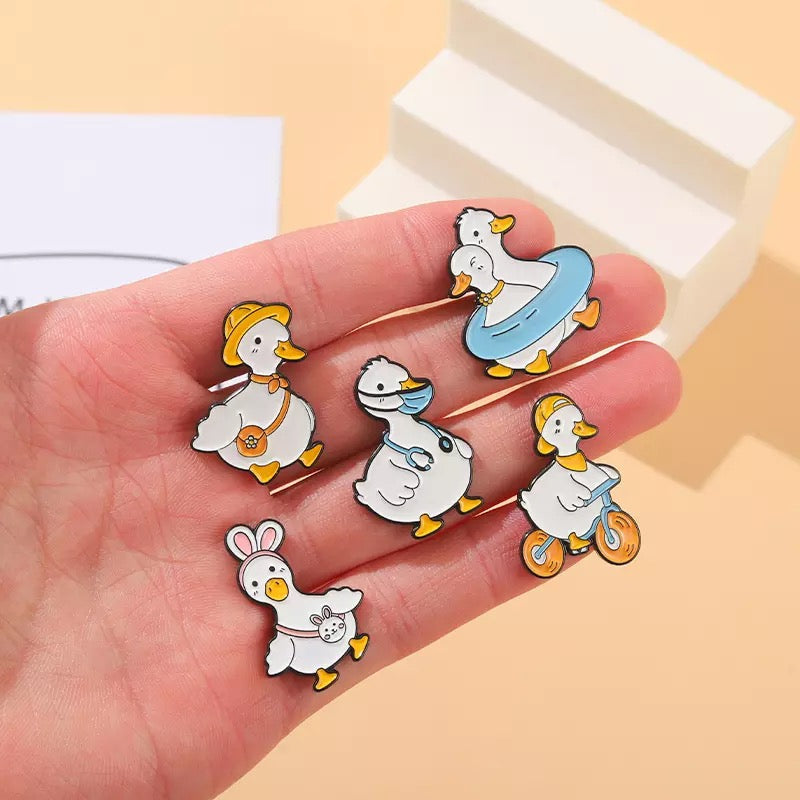 Pin's Canard Blanc Ecolière