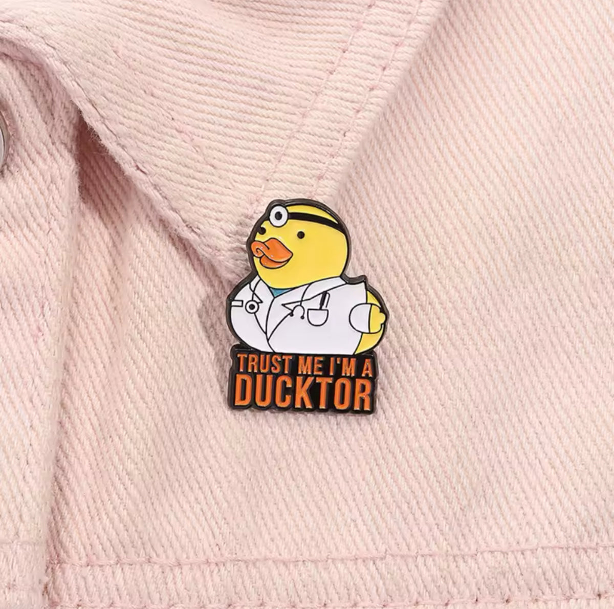 pins canard jaune trust me im ducktor