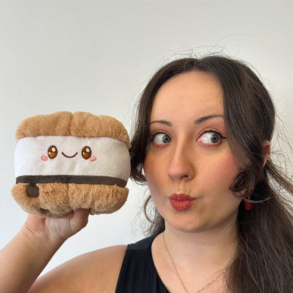 Peluche Snacker – S'more S1E1