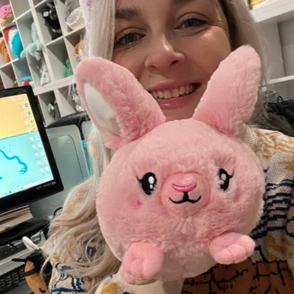 Peluche Snacker Squishable – Lapin Rose Tout Doux