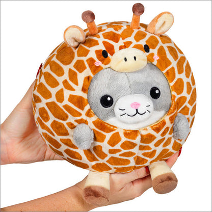 Un félin infiltré dans une girafe
