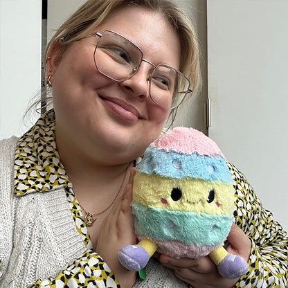 Peluche Snacker Squishable – Œuf Décoré