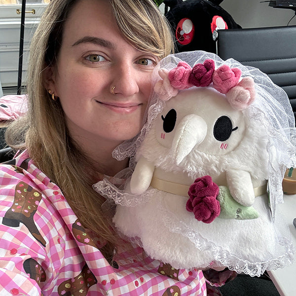Peluche Mini Squishable – Infirmière de la Peste Mariage