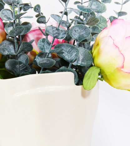 Vase bouquet of bow